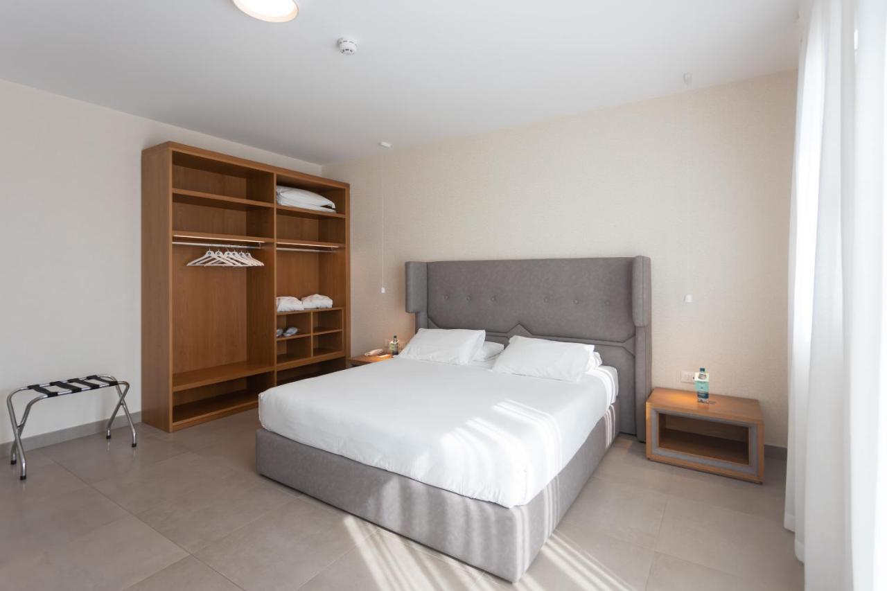 Mosella Suite Hotel Sottomarina Exteriör bild
