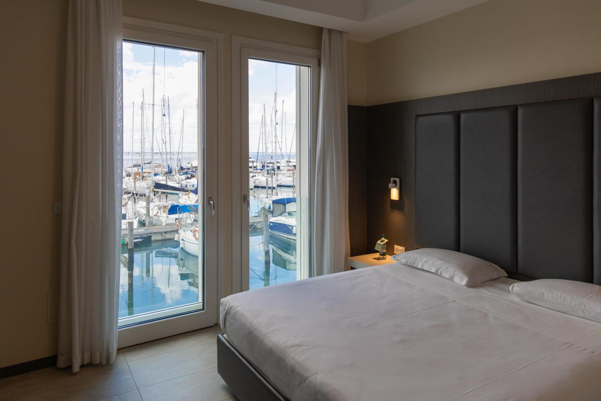 Mosella Suite Hotel Sottomarina Exteriör bild